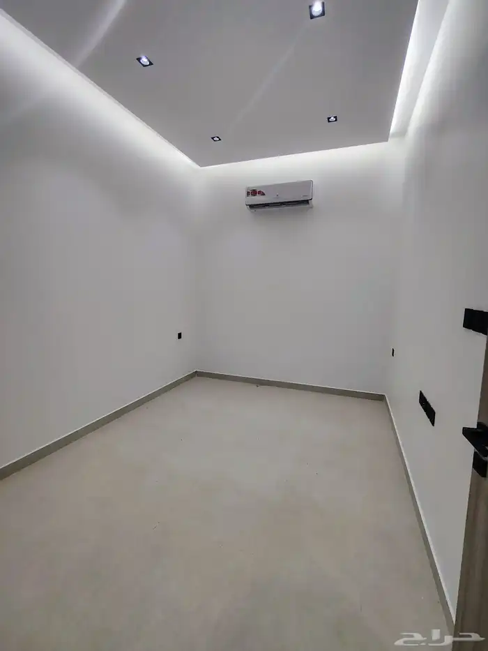 شقق جديده للايجار بالمهديه 4 غرف مكيف ومطبخ راكب السعر 55 ال 8