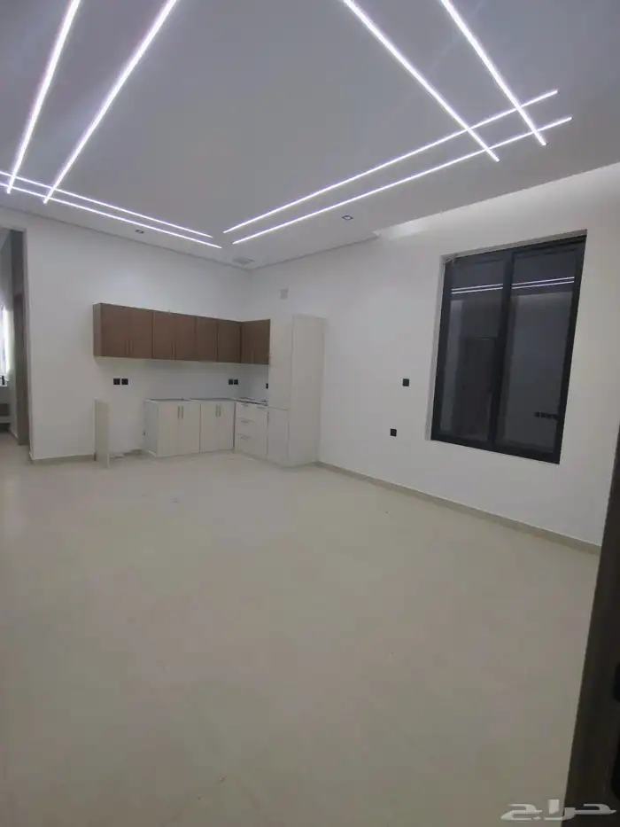 شقق جديده للايجار بالمهديه 4 غرف مكيف ومطبخ راكب السعر 55 ال 5