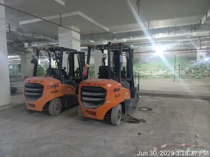 رافعه سكين فوركلفت تلسكوبيه رافعه شوكيه للايجار 1