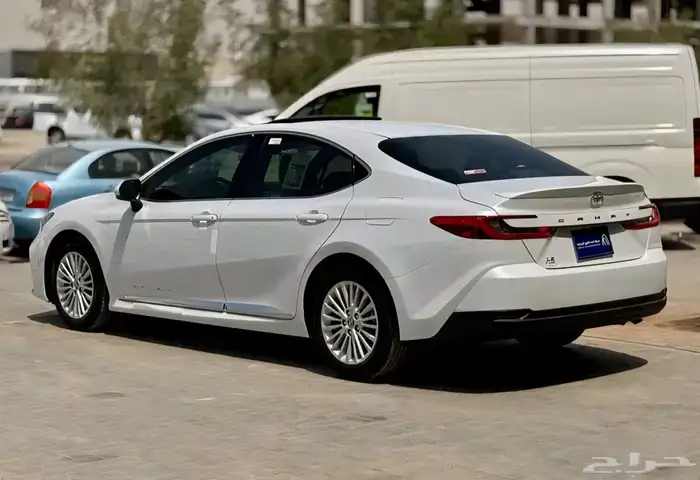 تويوتا كامري Le بنزين 2025 ( ندعم جميع البنوك ) 4