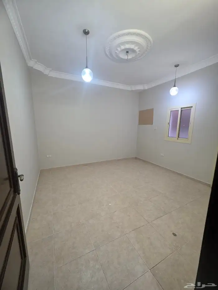 شقه 4غرف مجدده للايجار حي المنار 3