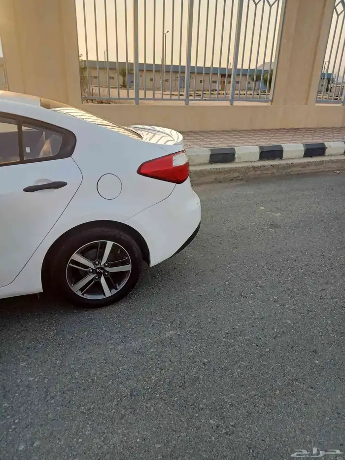 للبيع كيا سيراتو 2015 3