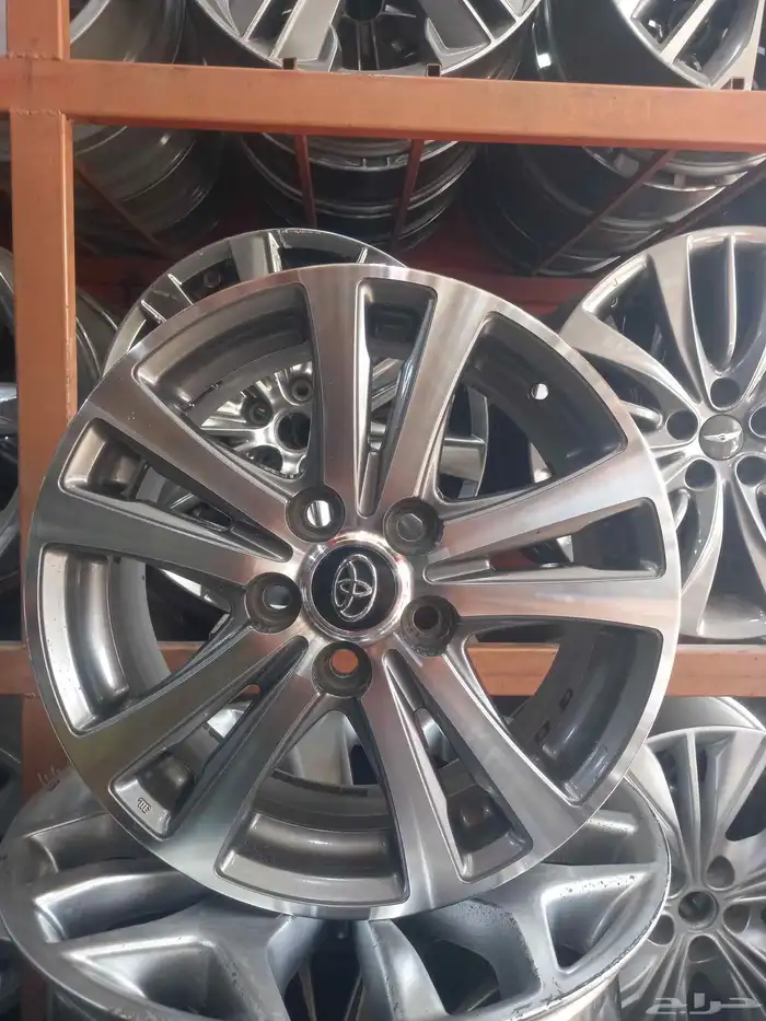 جنوط كامري مكحل موديل2014 مقاس16 اصلي وكالة 1