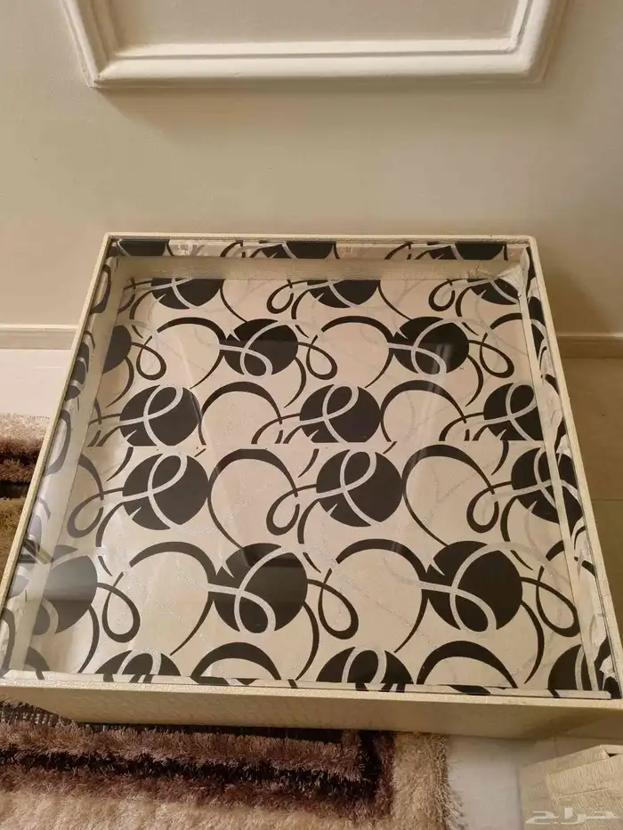 طاولة مجلس كبيره 80 في 80 مع أربع خدمه 40 في 40 جديده 2