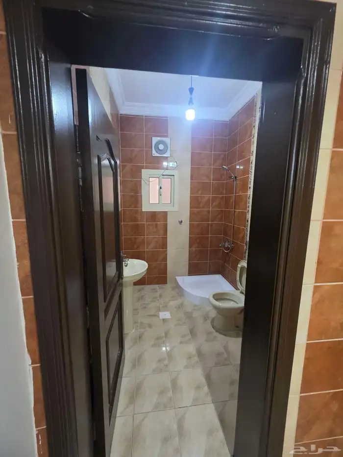 شقه 4غرف مجدده للايجار حي المنار 6