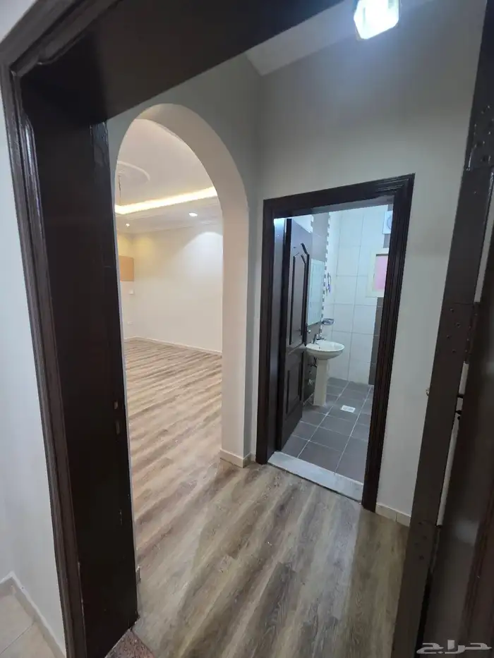 شقه 4غرف مجدده للايجار حي المنار 5