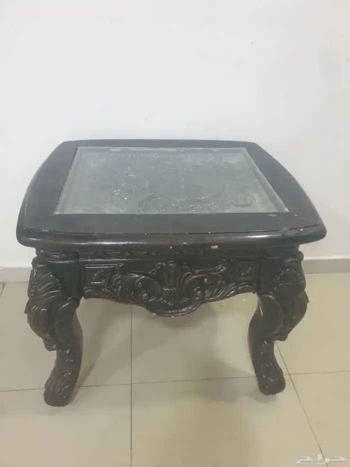 طاولة خشب صغيرة 0