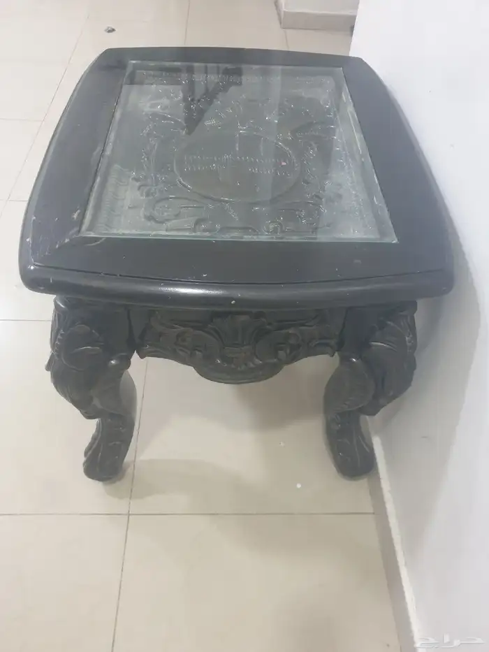 طاولة خشب صغيرة 2