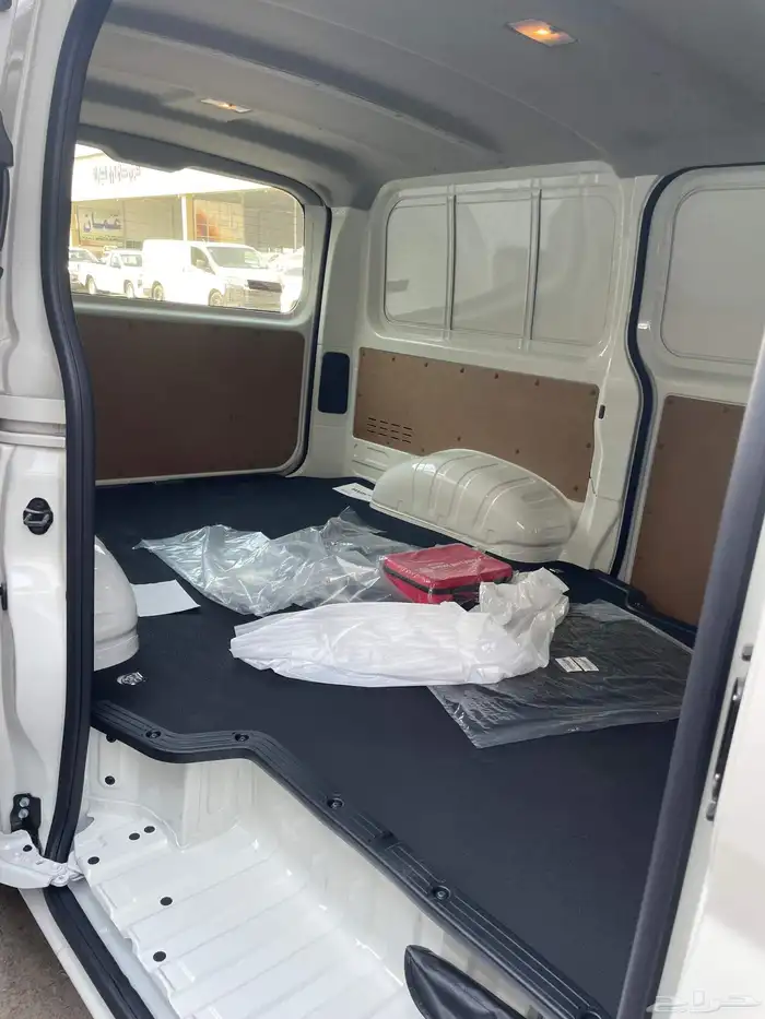 تويوتا باص هايس بضاعة سقف منخفض 2026 قير عادي ديزل. سعودي 5