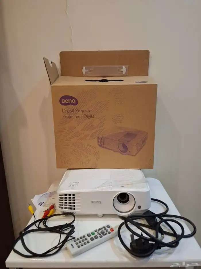 بروجكتر BenQ للبيع جديد بكرتونه لم يستعمل قابل للتفاوض 3