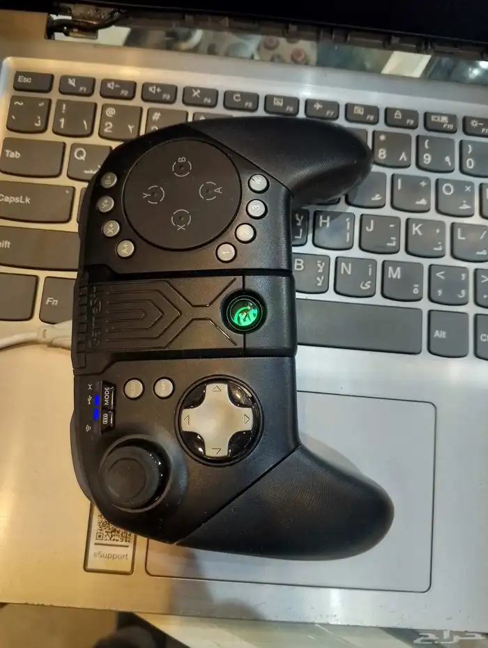 Mobile gaming controller 0