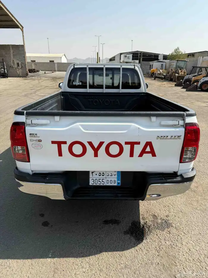 وانيت تويوتا موديل 17 5