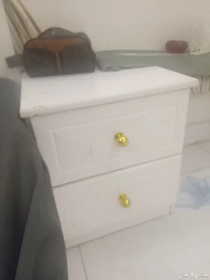 سرير مع مرتبة وكومدنتين حي الواحه 5