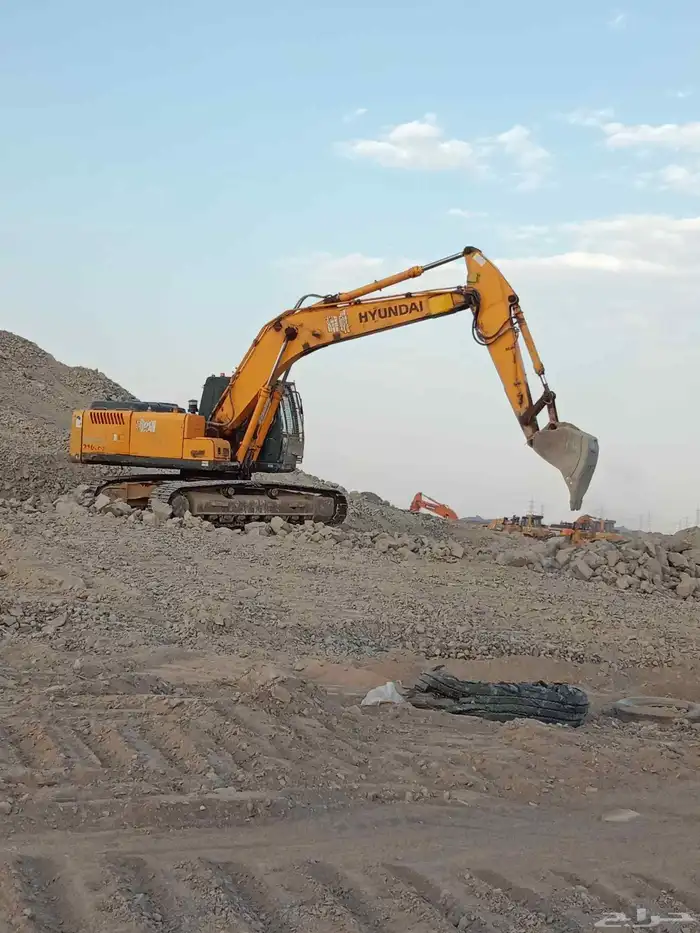 يوجد لدينا بكلين الإيجار يومي او شهري قص الاارض وبنيان الحجر 0