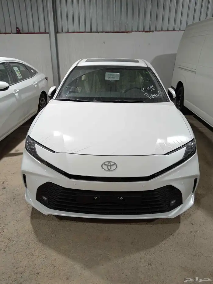 تويَوتا كامري ال اي بنزين موديل 2025 5