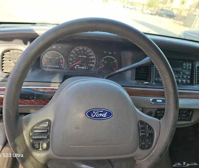 كراون فكتوريا 2002 3