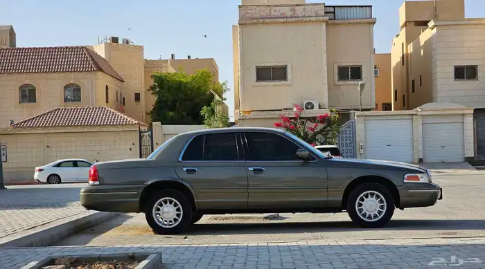 كراون فكتوريا 2002 6