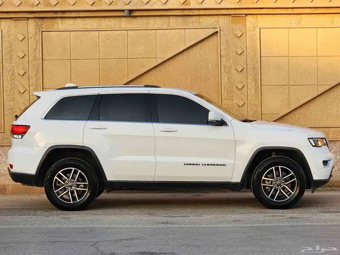 جراند شيروكي 2021ممشي 133الف كم 5