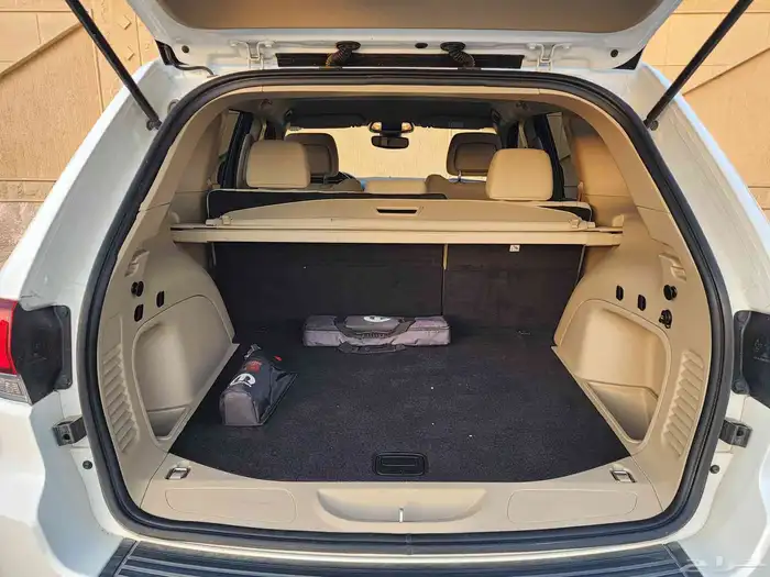 جراند شيروكي 2021ممشي 133الف كم 17