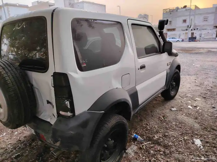 سوزوكي جمني مصدوم 1