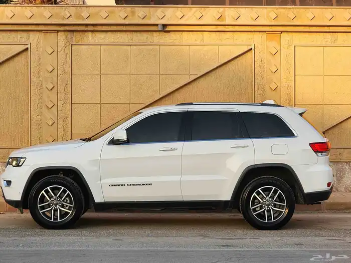 جراند شيروكي 2021ممشي 133الف كم 3