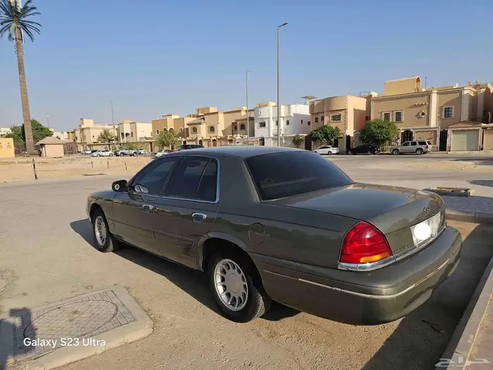 كراون فكتوريا 2002 0