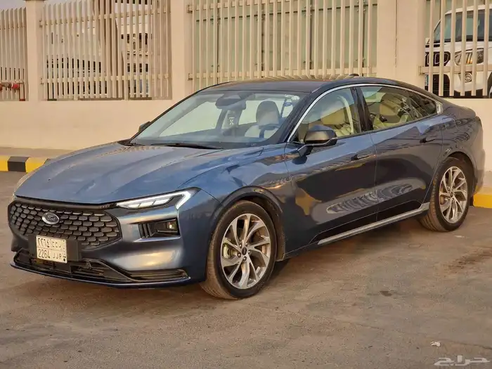 فورد توروس 2023 تيتانيوم 1