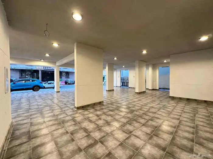 شقة جديدة من 5 غرف للايجار بالروضة 9