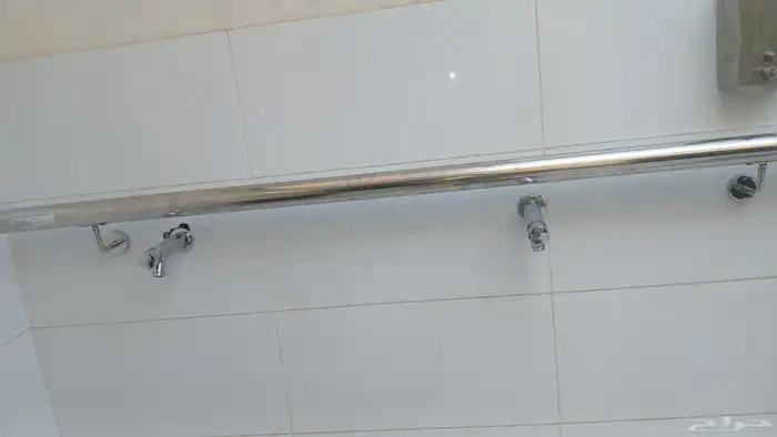 نعمل هنا في مجال الحديد والصلب والزجاج. العنوان  الصناعية ال 7