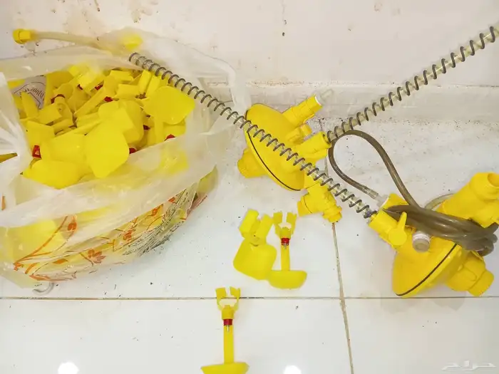 مساقي مياه للدواجن 105 قطعة مع2 منظم 2