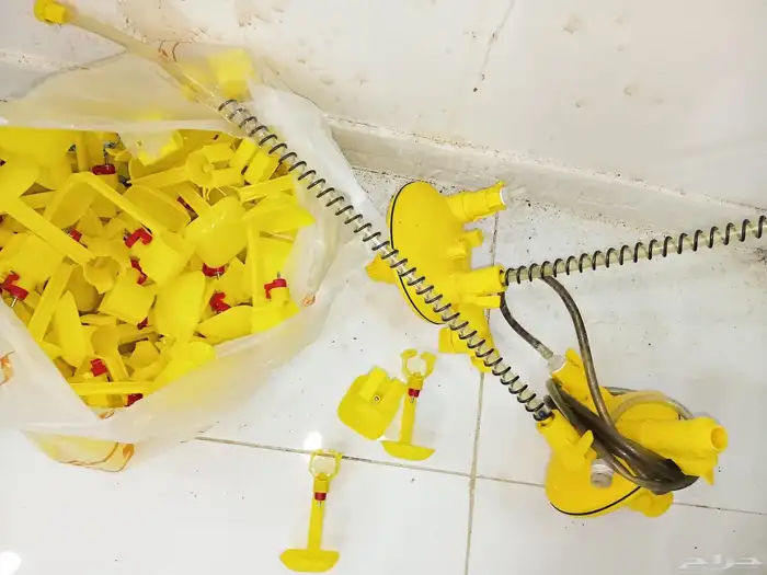 مساقي مياه للدواجن 105 قطعة مع2 منظم 4