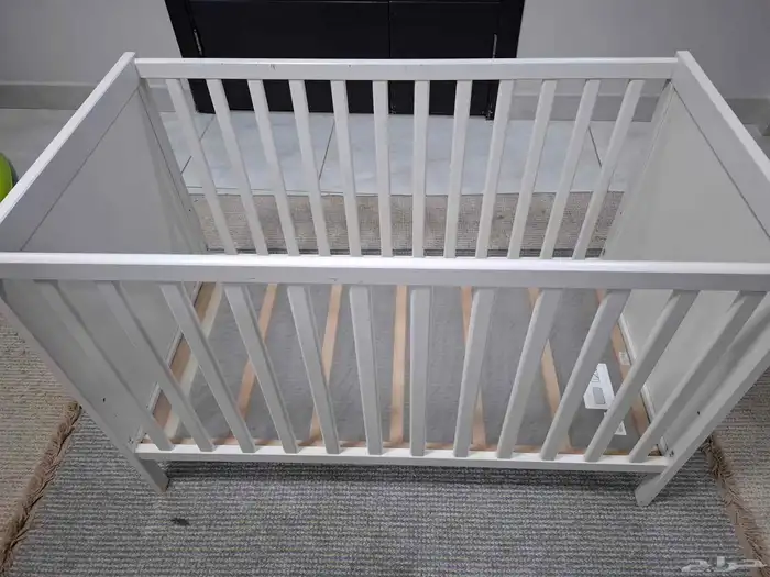 سرير اطفال من ايكيا مع المرتبة 1