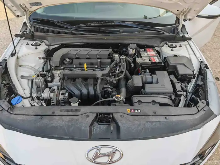 هونداي افانتي بانزين موديل 2021 5