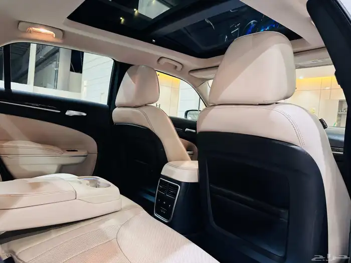 كرايزلر 2016 C300 V6 فل كامل بحاله ممتازه 13