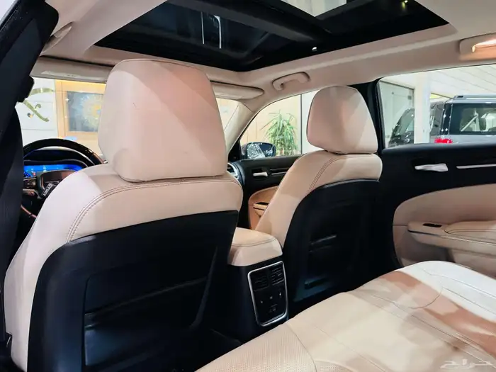 كرايزلر 2016 C300 V6 فل كامل بحاله ممتازه 9
