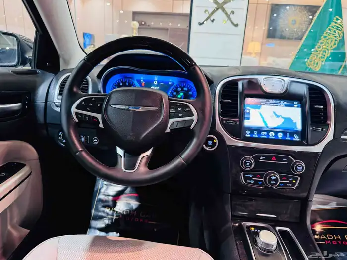 كرايزلر 2016 C300 V6 فل كامل بحاله ممتازه 11