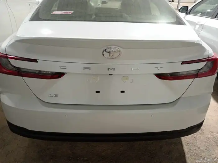 تويَوتا كامري ال اي بنزين موديل 2025 3