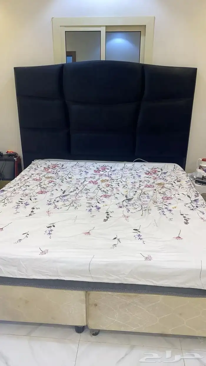 سرير نفرين قطيفة اسود 0