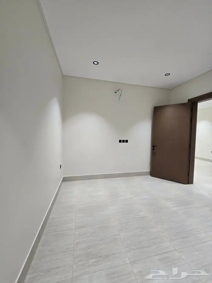 للبيع شقق علويه وارضيه 6غرف من 520 ألف أبها حي العروبه 8