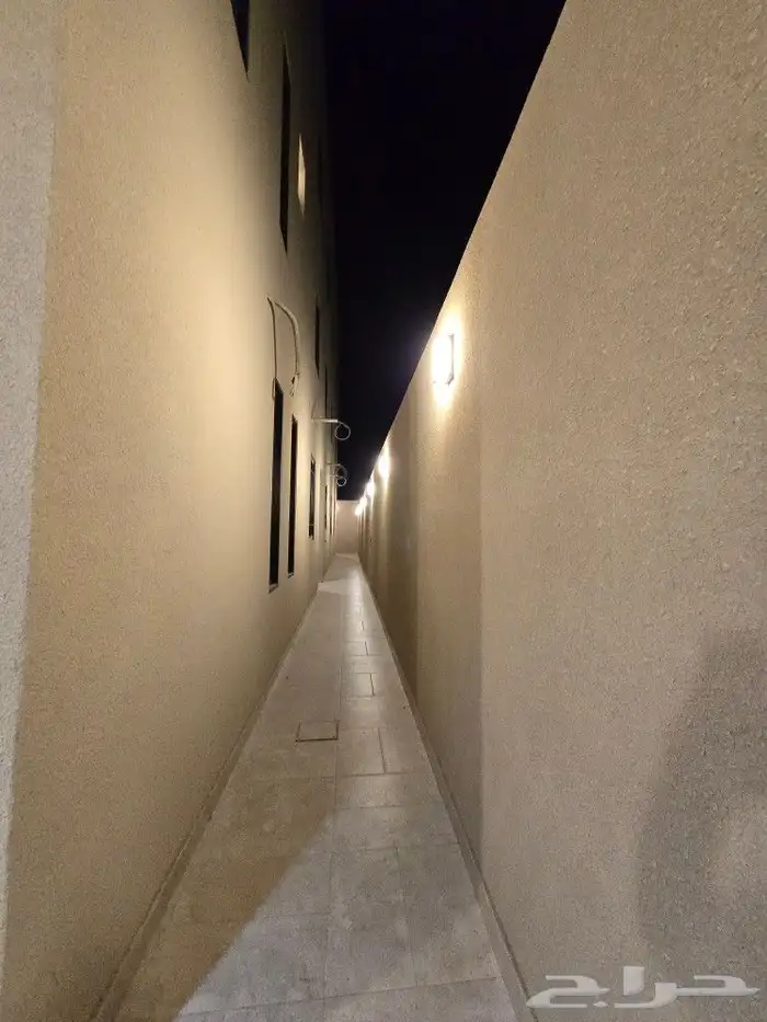 للبيع شقق علويه وارضيه 6غرف من 520 ألف أبها حي العروبه 3