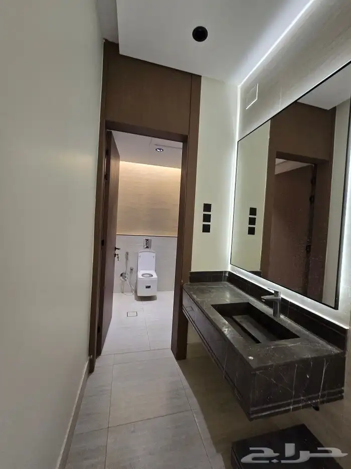 للبيع شقق علويه وارضيه 6غرف من 520 ألف أبها حي العروبه 7