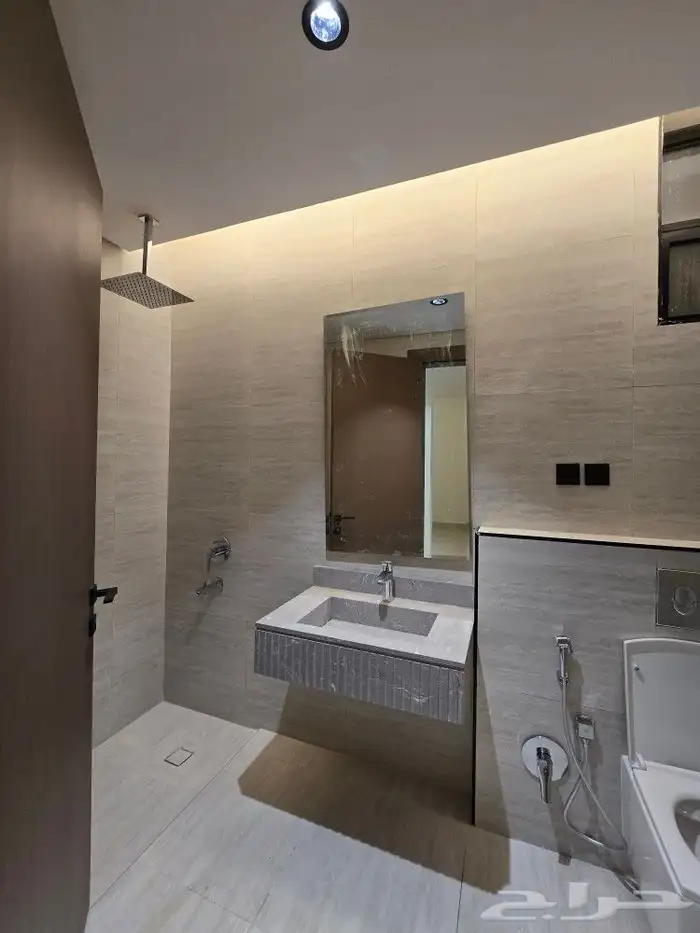 للبيع شقق علويه وارضيه 6غرف من 520 ألف أبها حي العروبه 19