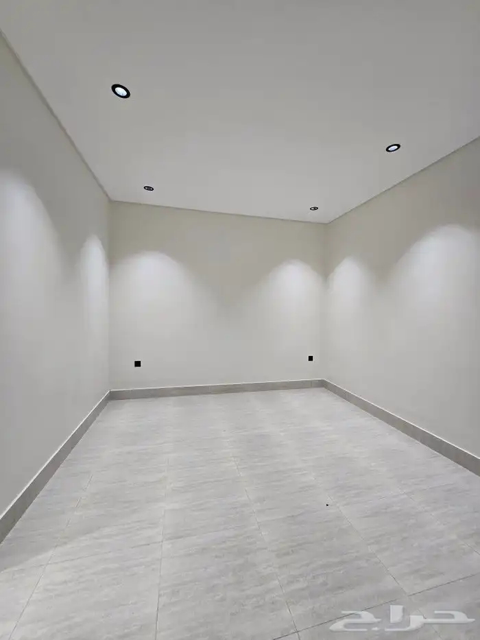 للبيع شقق علويه وارضيه 6غرف من 520 ألف أبها حي العروبه 10