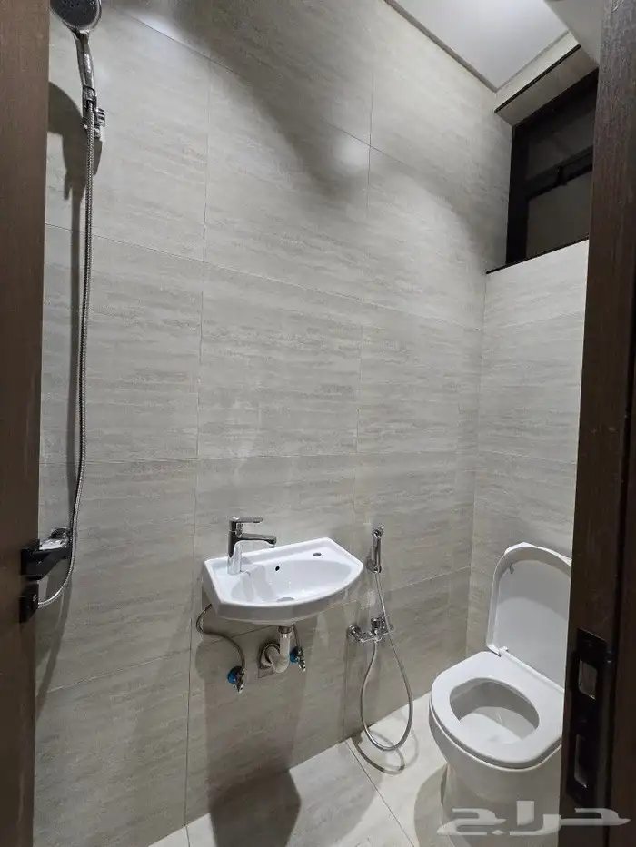 للبيع شقق علويه وارضيه 6غرف من 520 ألف أبها حي العروبه 14