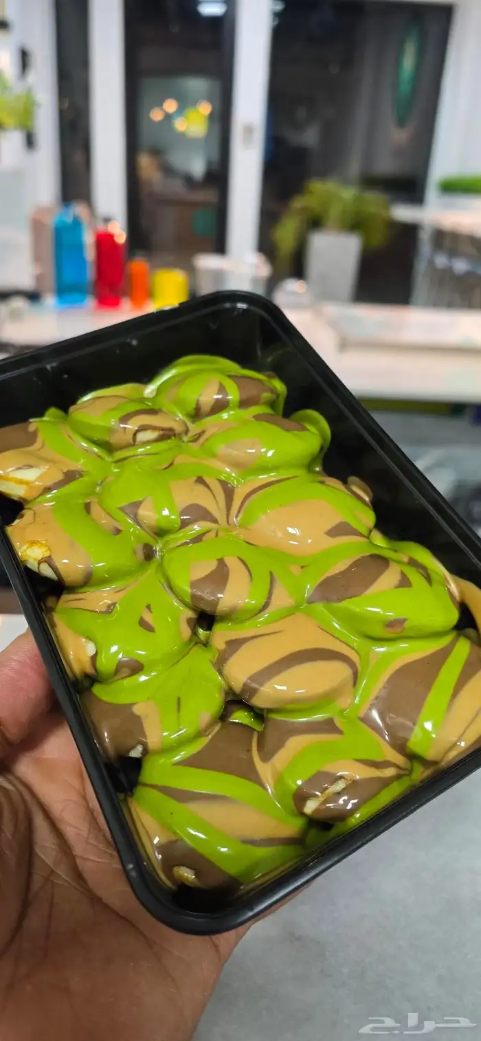 معلم جميع انواع العصائر وكاشير ومقدم طلبات ومعلم فلافل وبرجر 0