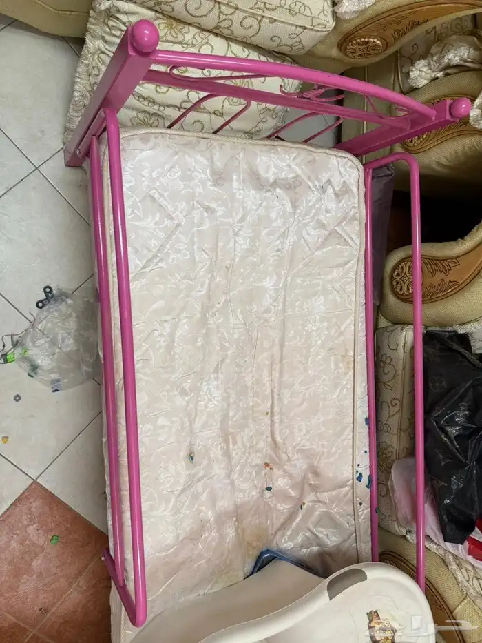 ثلاجه وسرير للبيع 3