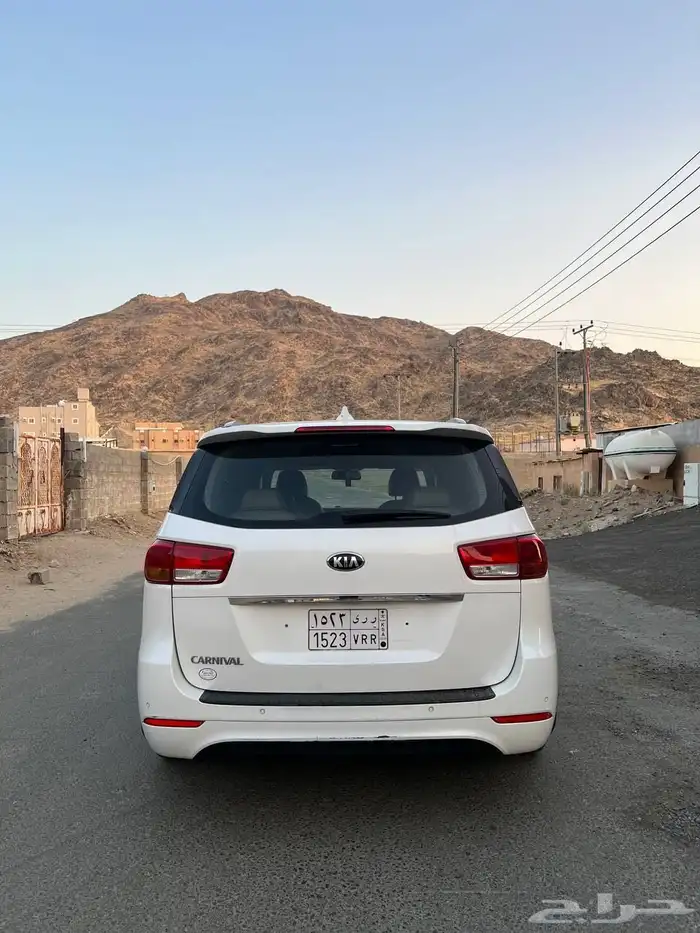 كيا كرنفال 2018 (ديزل 12 ركاب) 3