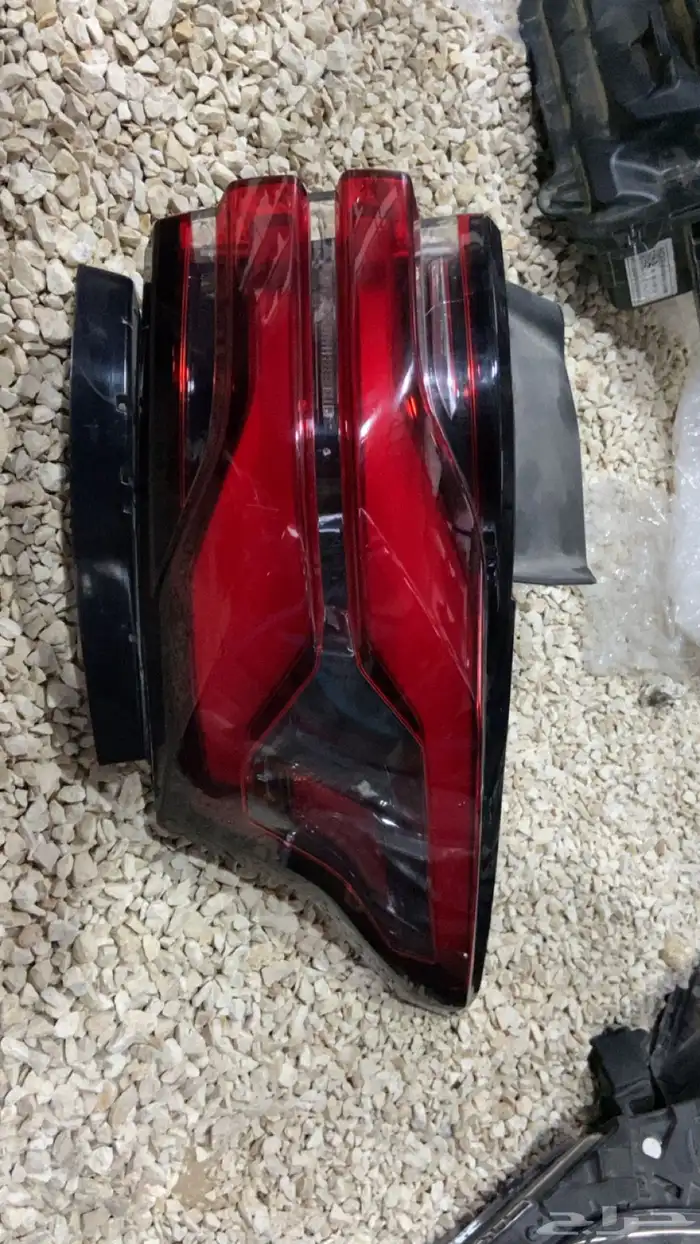 اسطب خلفي شيفروليه ترافرس 2022-2023 يمين 0