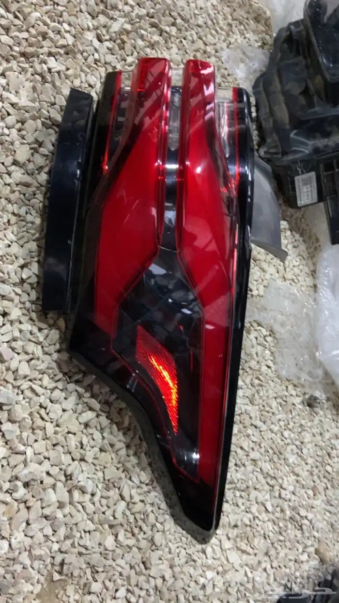 اسطب خلفي شيفروليه ترافرس 2022-2023 يمين 2