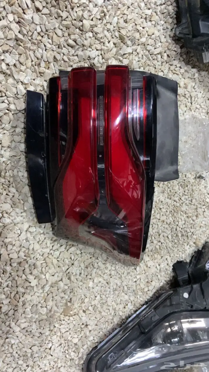 اسطب خلفي شيفروليه ترافرس 2022-2023 يمين 1